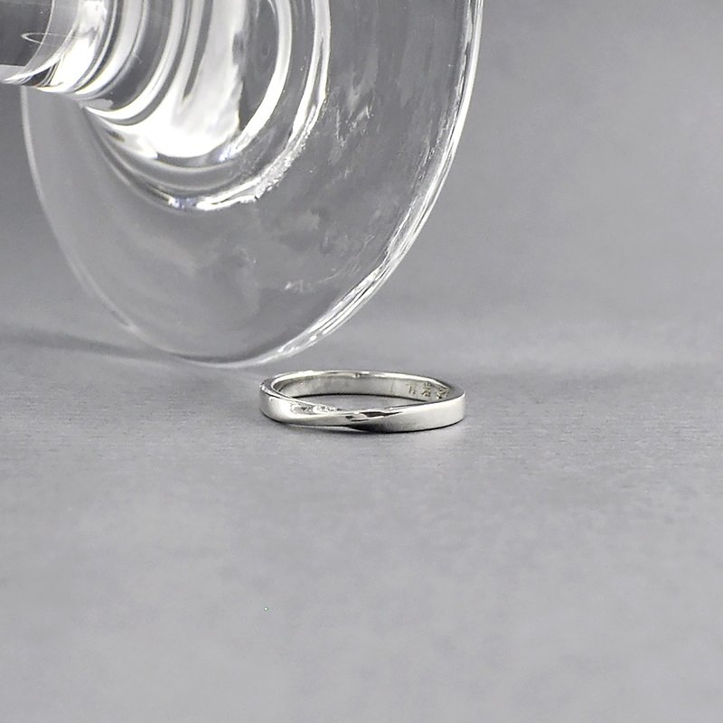Sterling Silver Twist Ring / Mobius Ring - แหวนทั่วไป - เงินแท้ สีเงิน