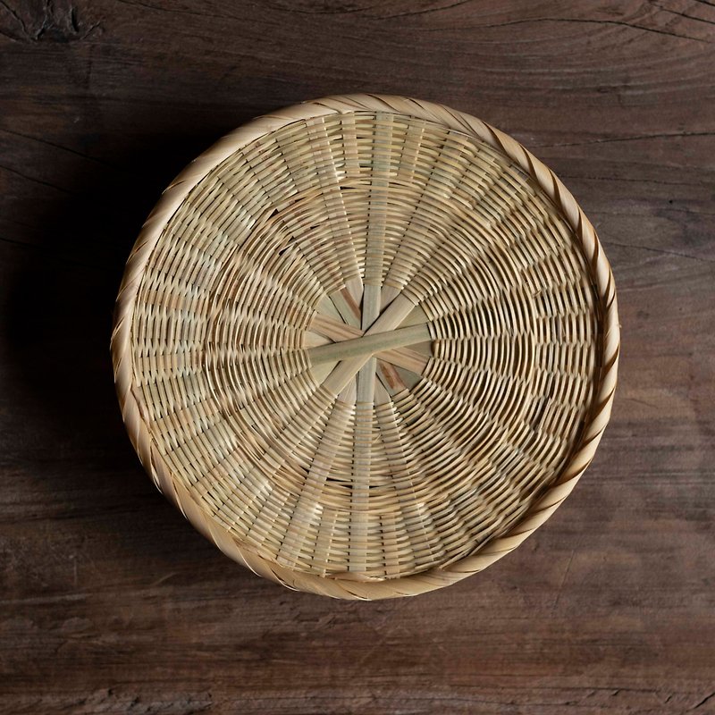 ワイルドにとどまる|竹編みプラットフォーム - 皿・プレート - 竹製 カーキ
