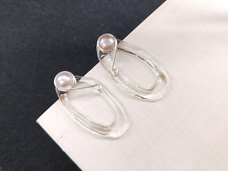 earring. Pearl winding irregular resin simple ear clip ear clip - Earrings & Clip-ons - Resin White
