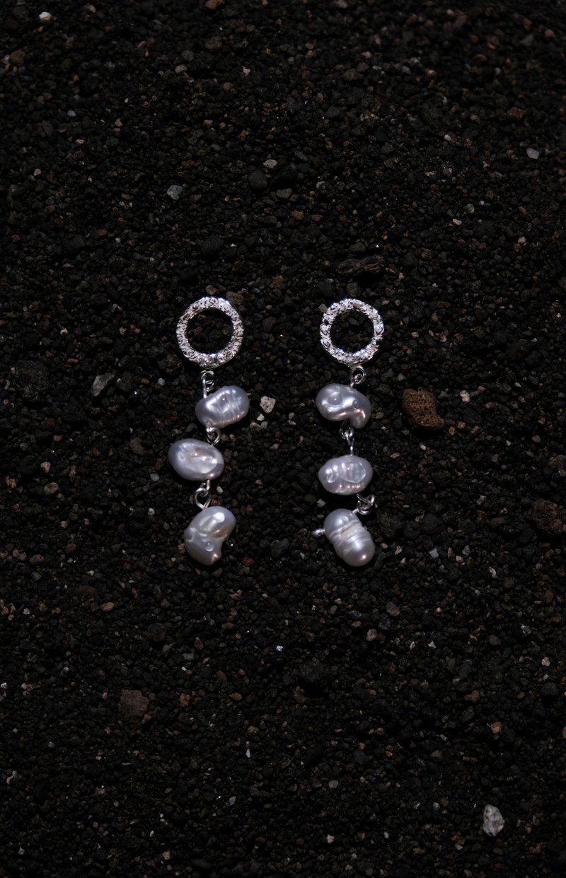 Related to water — Alien 01 │ Pearl sterling silver dangle earrings - Earrings & Clip-ons - Sterling Silver Silver