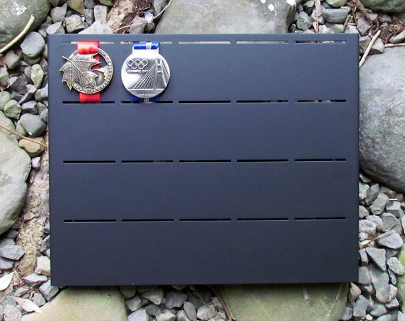 メダルディスプレイとメダルラックは、さまざまなスペースアプリケーションとテクスチャを提供します。メダルハンギングラック - 置物 - 金属 ブラック