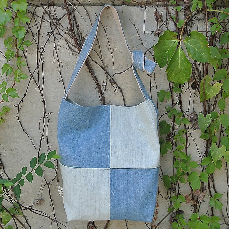 Denim light blue stitching cross-back / side back dual-use bag - กระเป๋าแมสเซนเจอร์ - ผ้าฝ้าย/ผ้าลินิน สีน้ำเงิน