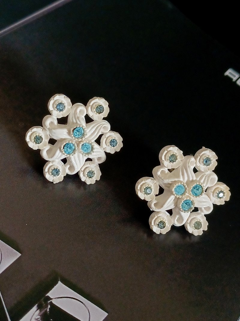 vintage jewelry elegant rhine snowflake clip-on earrings - Earrings & Clip-ons - Other Metals 