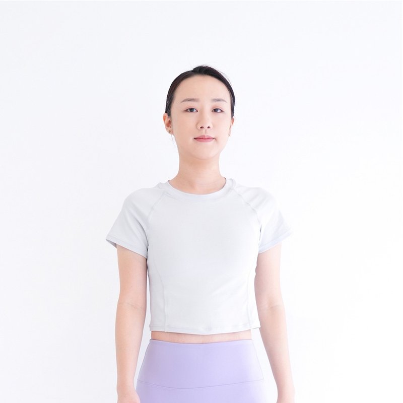 【Mukasa】DURABLE 接邊短袖短版上衣 - 空靈灰 - MUK-23043 - 女運動上衣/背心 - 其他材質 灰色