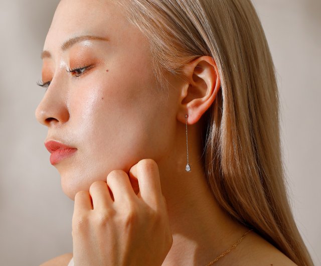 sway-drop pierced earring SV ニッケルフリーピアス キュービックジルコニアのしずくが揺れるおしゃれなデザイン シルバー  ロジウム - ショップ in the mirror ピアス・イヤリング - Pinkoi