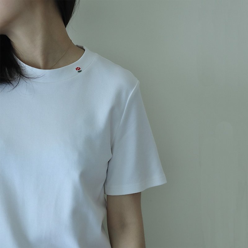 Handmade embroidered T-shirt black / white T-shirt casual embroidered short-slee - เสื้อยืดผู้หญิง - ผ้าฝ้าย/ผ้าลินิน หลากหลายสี