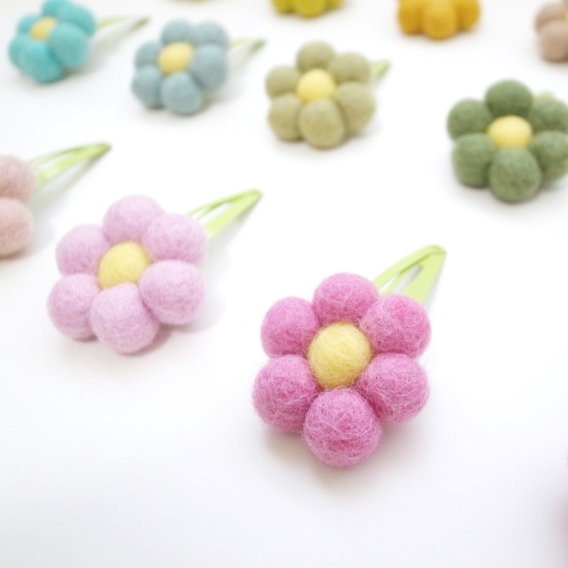 I Flower hairpin I carefully selected wool. Safe and non-toxic dyes. 20 colors available - เครื่องประดับผม - ขนแกะ หลากหลายสี