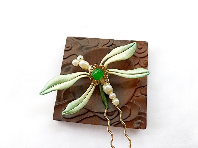 Green gradient dyed dragonfly antique winding flower hairpin hair ornaments traditional accessories - เครื่องประดับผม - งานปัก สีเขียว