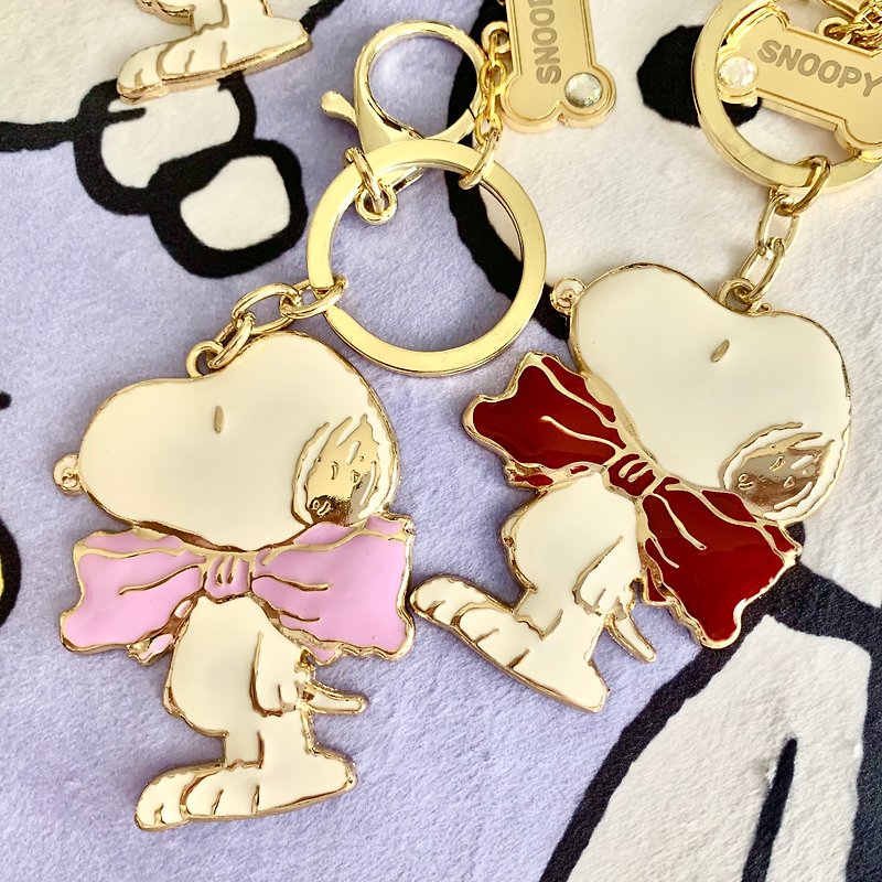 粉紫Snoopy史奴比鑰匙圈吊飾-金工琺瑯史努比淡紫色 - 鑰匙圈/鑰匙包 - 琺瑯 粉紅色