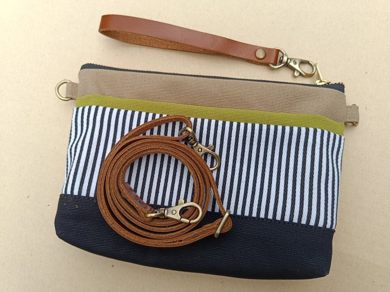 手拿包 Lovely Canvas Pouch and Crossbody, Striped Design 化妝包 /收納袋 - กระเป๋าสตางค์ - ผ้าฝ้าย/ผ้าลินิน สีกากี