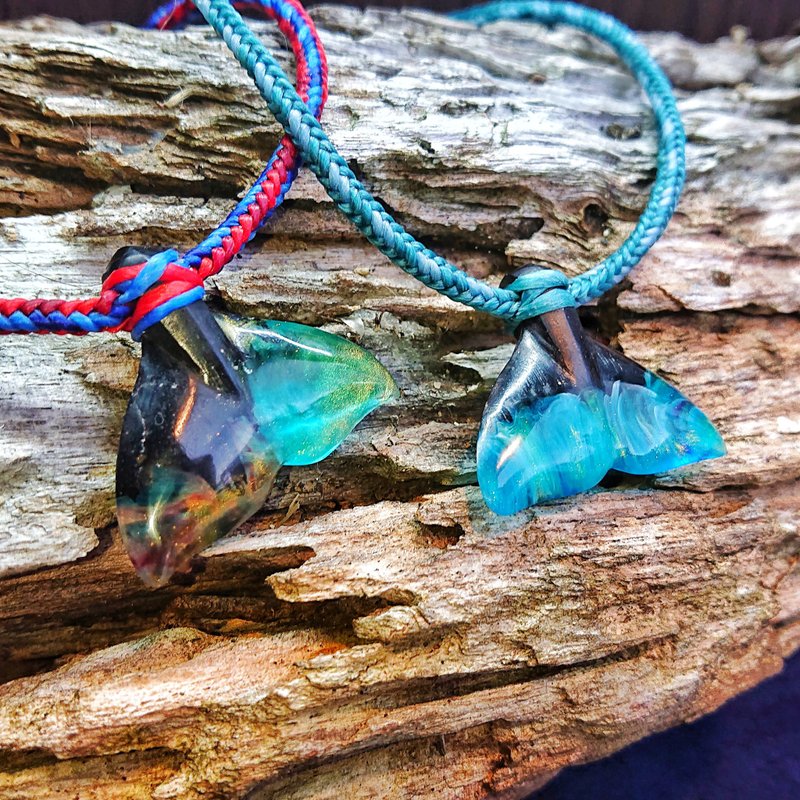 Green Island Handmade/Whale Tail Necklace Pendant Bracelet Customized Pair Chain/Ocean Wave/Resin/ Wax Rope Gift - Necklaces - Resin Multicolor