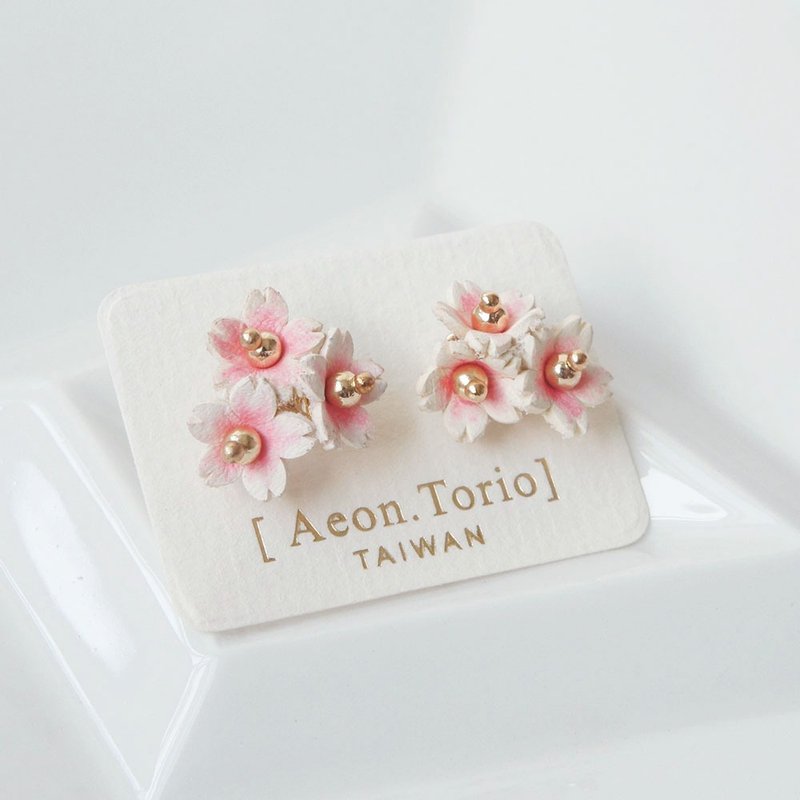 Cherry Blossom First Blossom Leather Earrings Hand Dyed Earrings - ต่างหู - หนังแท้ สึชมพู