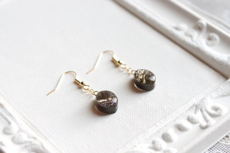 樹脂藝術 馬眼形耳環・荒野之狼 - 耳環/耳夾 - 樹脂 咖啡色