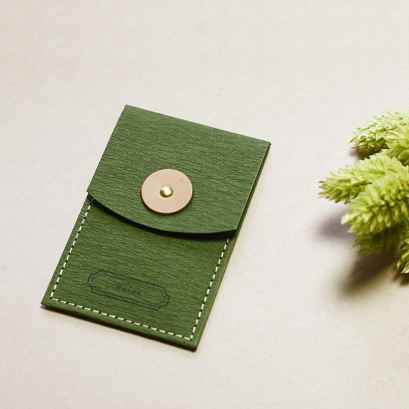 Relax // Moss green) envelope with a small leather to convey the feelings - วัสดุห่อของขวัญ - กระดาษ สีเขียว