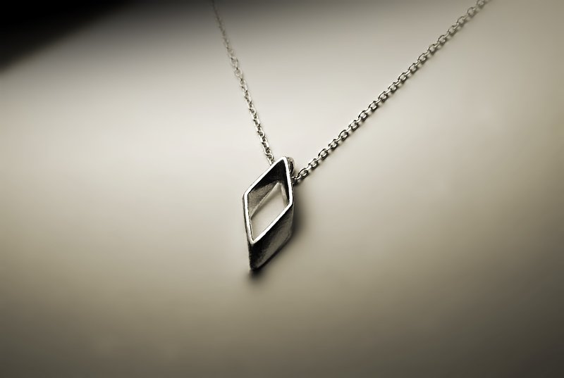 Hollow diamond necklace - สร้อยคอ - โลหะ สีเงิน