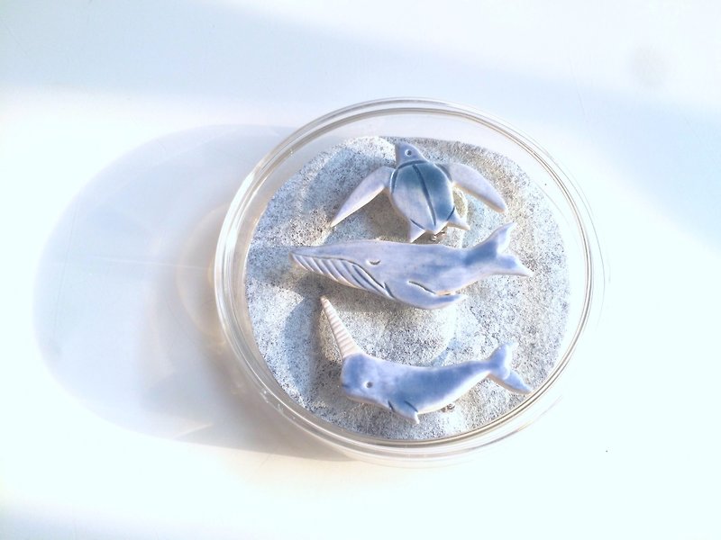 海生物陶瓷胸針 禮物 海龜 座頭鯨 獨⻆鯨 - 胸針 - 陶 藍色