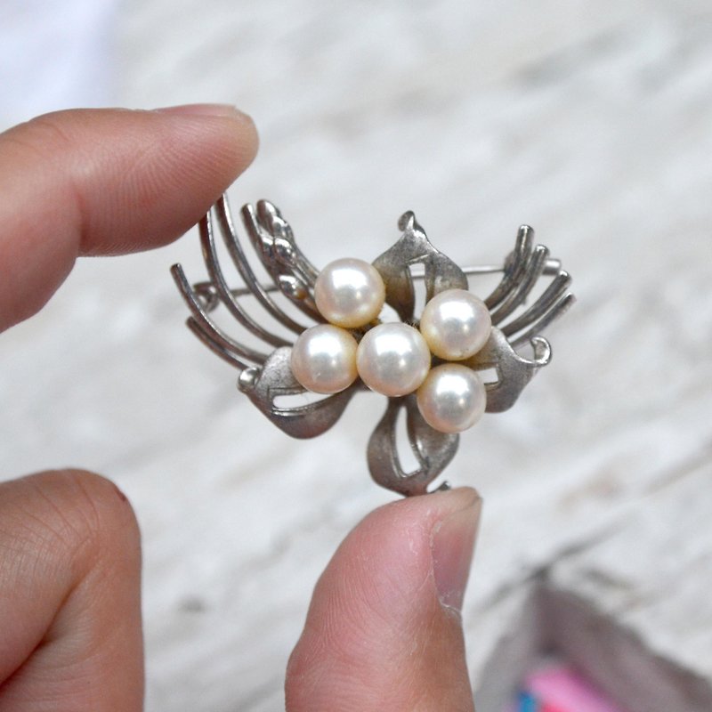 銀色光滑花朵珍珠胸針 日本高級二手中古珠寶首飾古著 - 胸針/心口針 - 其他材質 銀色
