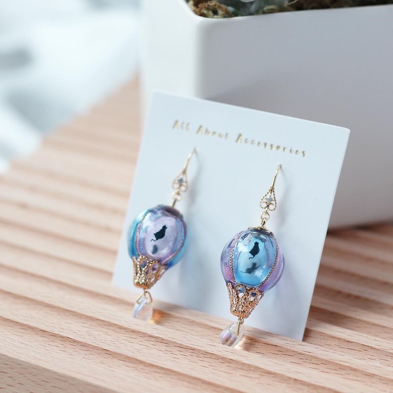 【Fly me to the sky】Cute cat hot air balloon earrings - Earrings & Clip-ons - Other Materials Multicolor