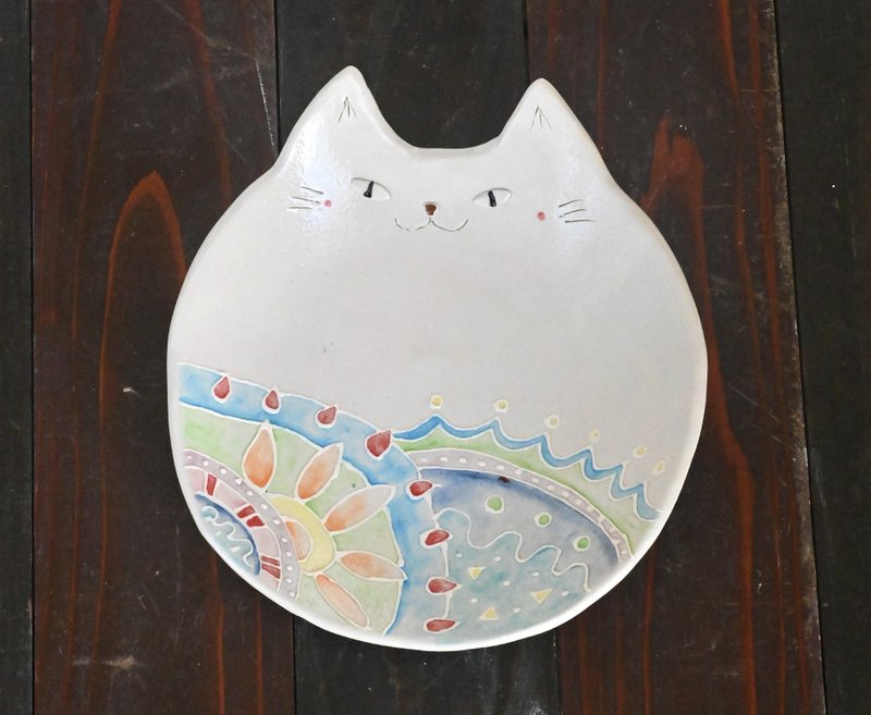 cat dish with a geometric pattern of the sun painted on itching. - จานและถาด - ดินเผา สีส้ม