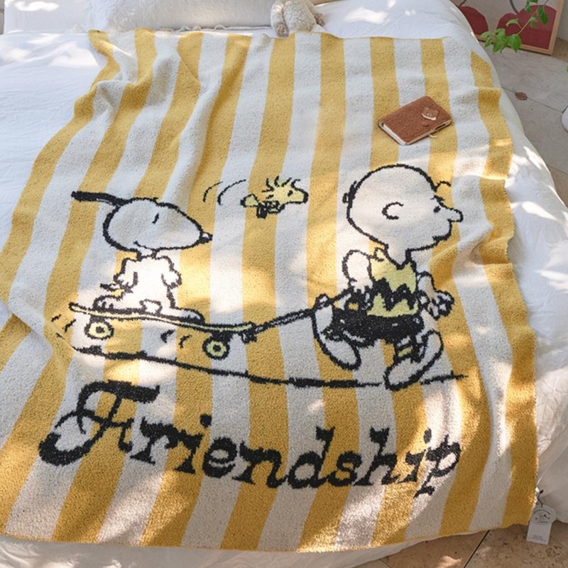 [HOYACASA x Snoopy Collaboration] YoYo Skateboard Soft Knitted Half Velvet Blanket - Single - Blankets & Throws - Other Man-Made Fibers Yellow