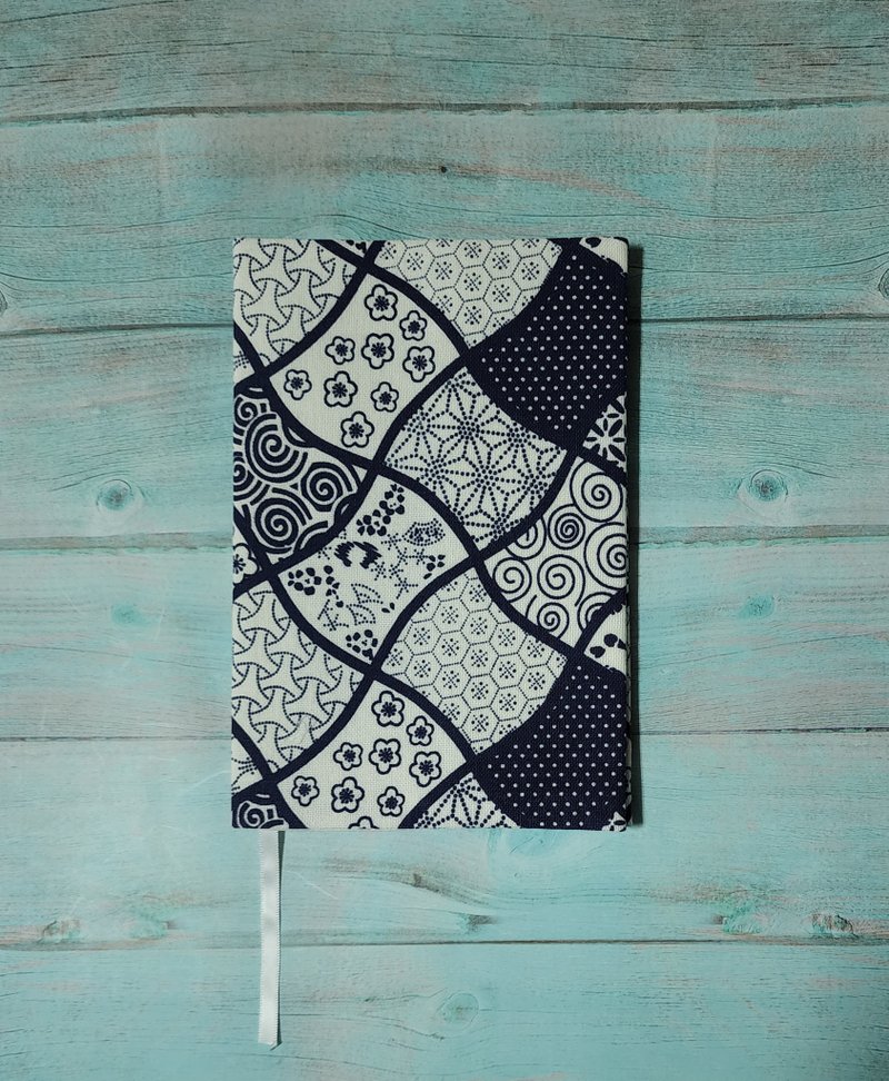 Book Cover/Book Jacket | A5 | Japanese Patchwork Pattern - 書衣/書套 - 亞麻 