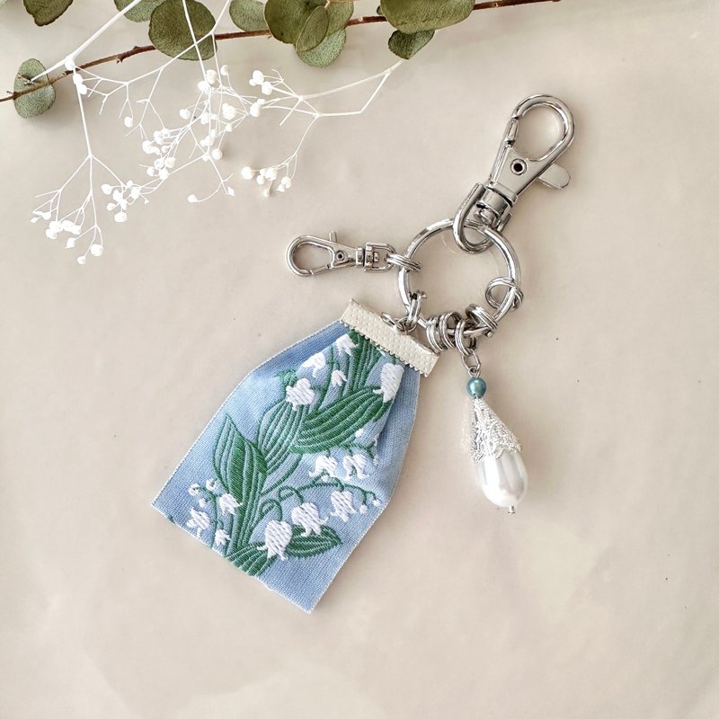 【初夏の花/ 鈴蘭のキーホルダー】Lily of the valley key chain Keyholder　铃兰鑰匙圈 - 鎖匙扣/鎖匙包 - 其他材質 藍色