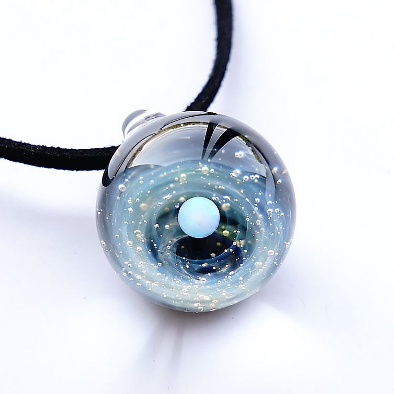 World of white swirls. Glass pendant with white opal space universe star glass Japan manufacturing Japan handicraft handmade free shipping - สร้อยคอ - แก้ว ขาว