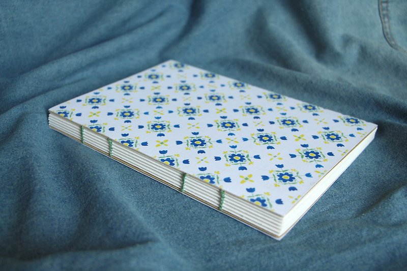 Flower handmade note book (Big blue flower small yellow) - Notebooks & Journals - Paper Blue