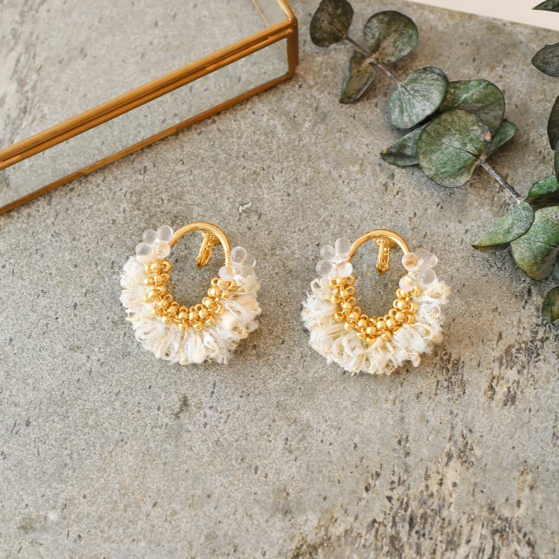 Oval tassel pierced earring / White - ต่างหู - ผ้าฝ้าย/ผ้าลินิน ขาว