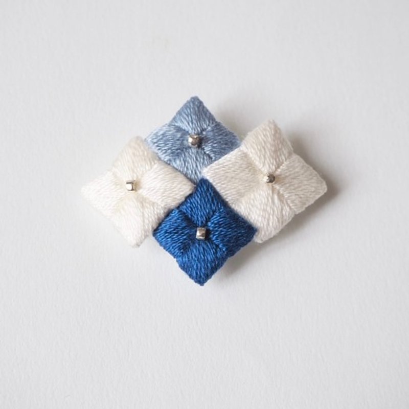 紫陽花　刺繍ブローチ　自然モチーフ - 胸針 - 繡線 藍色