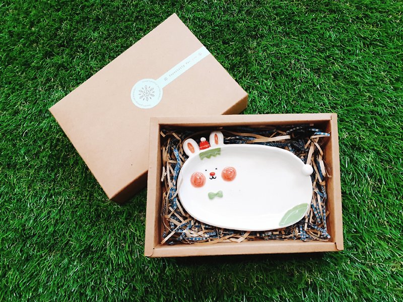 【紅帽子限定】白兔點心盤(含包裝盒) - 碟子/醬料碟 - 瓷 