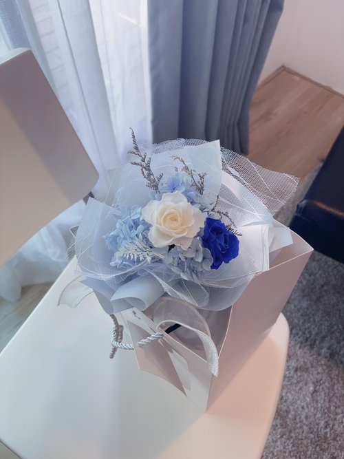 花天使 Floral.angelia 永生花｜不凋花｜乾燥花｜生活美學 靜月藍調 日本永生玫瑰花束