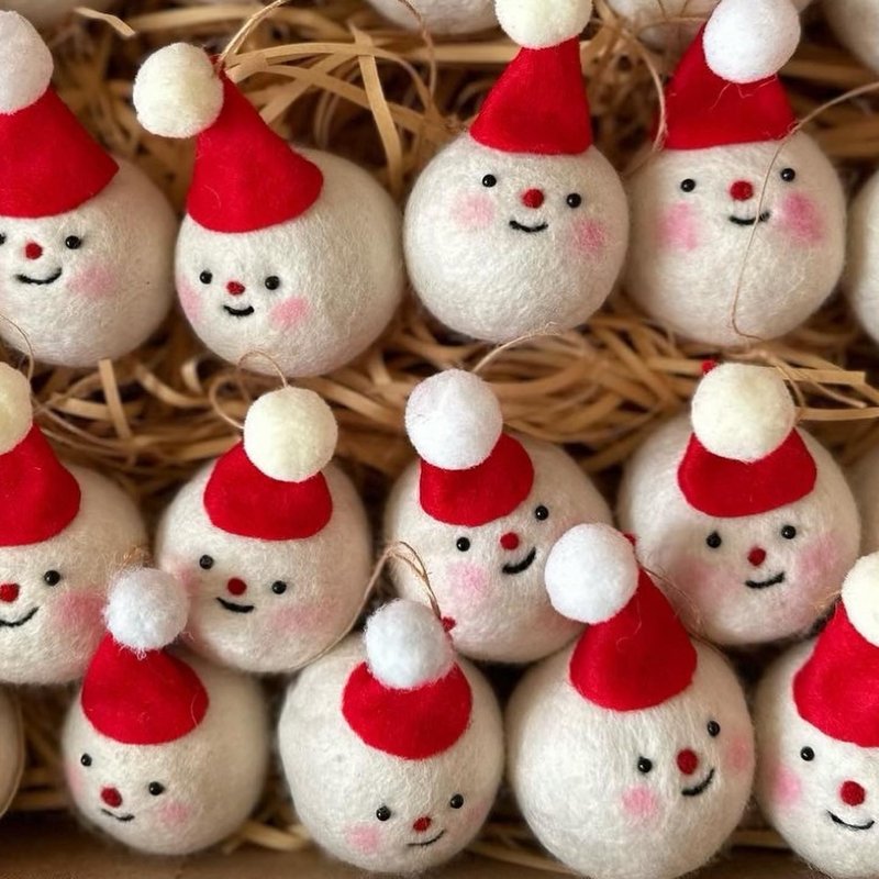 Christmas handmade wool felt material bag Christmas snowball baby ornaments with video tutorial and stamp pin - เย็บปัก/ถักทอ/ใยขนแกะ - ขนแกะ สีแดง