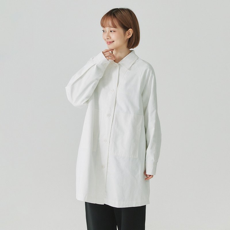 【Simply Yours】Mid-Length Trench Coat White F - เสื้อแจ็คเก็ต - ผ้าฝ้าย/ผ้าลินิน ขาว