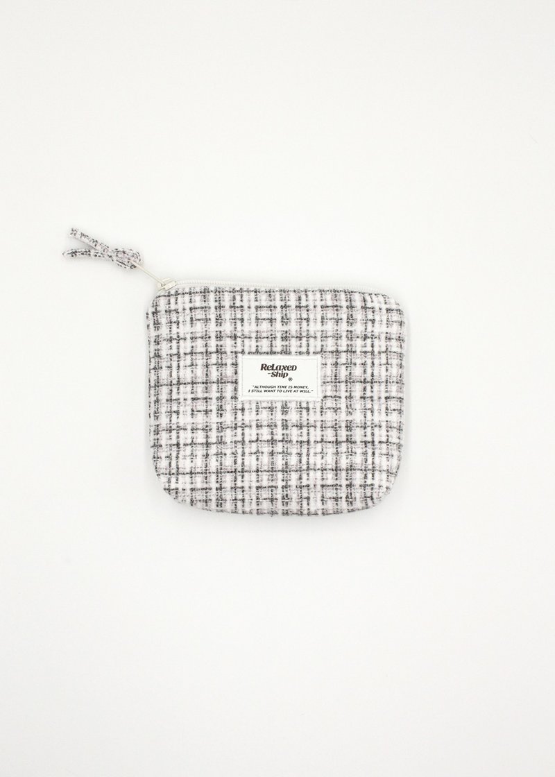 Chenille zipper pouch-off-white - กระเป๋าเครื่องสำอาง - วัสดุอื่นๆ หลากหลายสี