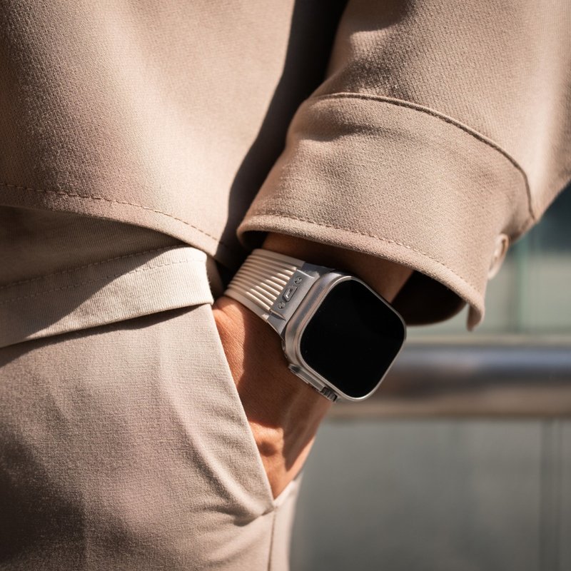 ESSENTIALS | 尚品液態硅膠錶帶 for Apple Watch  44/45/46/49 - 錶帶 - 橡膠 白色