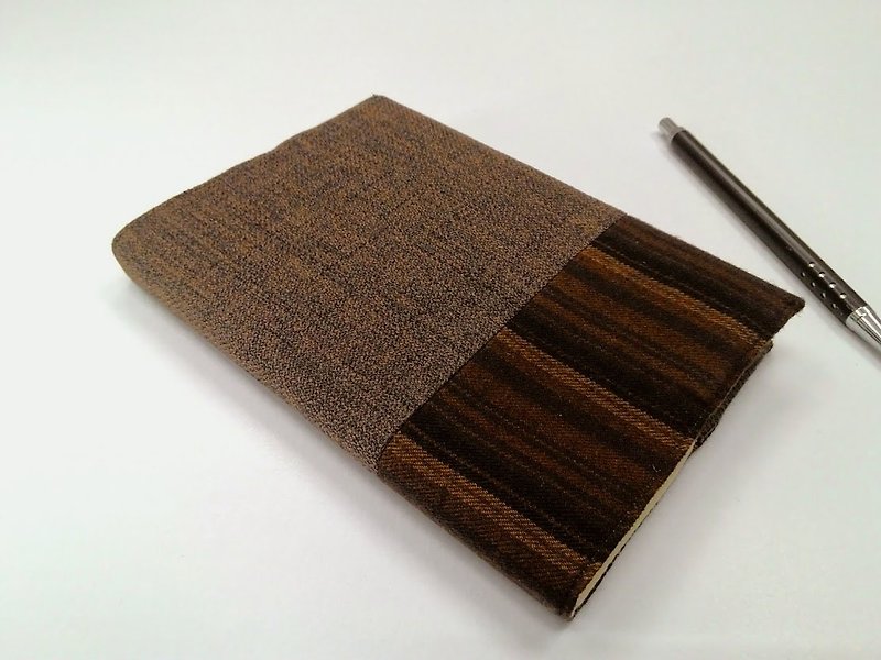 Exquisite A6 cloth book clothing ~ brown (single product) B04-038 - สมุดบันทึก/สมุดปฏิทิน - วัสดุอื่นๆ 