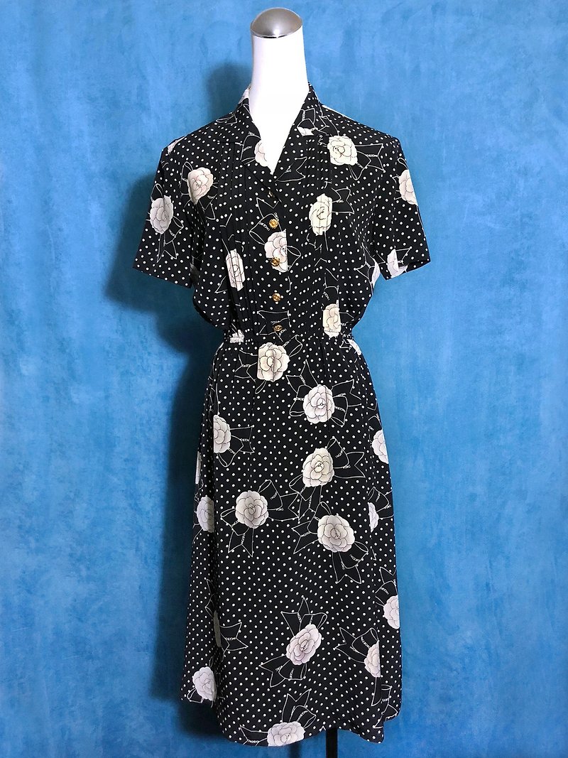 Ping pong vintage [Vintage dress / Rose buckle point short-sleeved vintage dress] brought back VINTAGE abroad - ชุดเดรส - เส้นใยสังเคราะห์ สีดำ