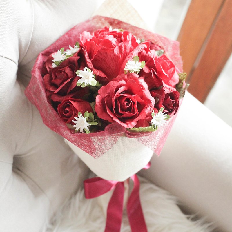 Rose Casual Valentine - Red Roses ช่อดอกไม้วันวาเลนไทน์ - งานไม้/ไม้ไผ่/ตัดกระดาษ - กระดาษ สีแดง