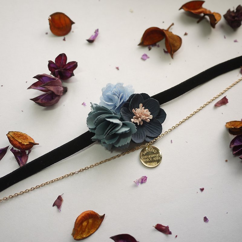 Early summer flower necklace. Panna Cotta - สร้อยคอทรง Collar - พืช/ดอกไม้ สีน้ำเงิน