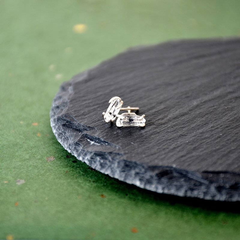 Handmade Herkimer diamond with sterling silver Stud Earring, April Birthstone - ต่างหู - เครื่องเพชรพลอย สีใส