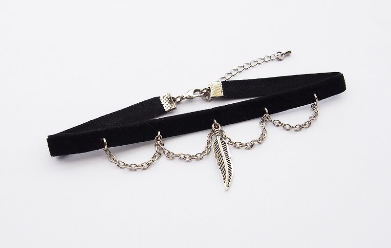 Silver leaf and chain black velvet choker/necklace - สร้อยคอ - วัสดุอื่นๆ สีดำ