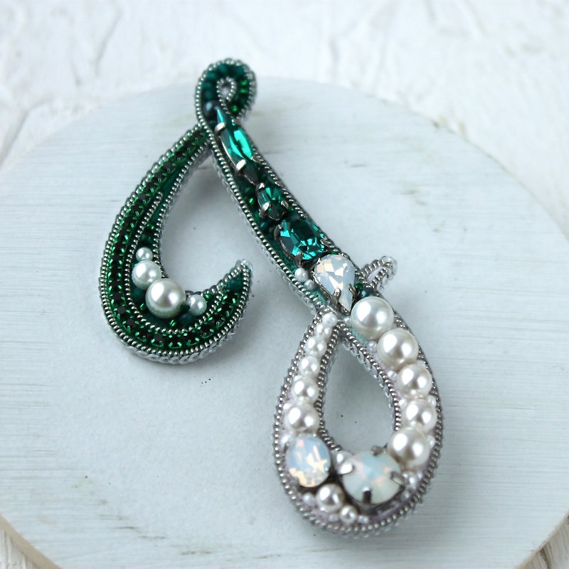 Beaded brooch emerald Letter/ Name embroidered brooch pin/ Customized Gift - Brooches - Crystal Green
