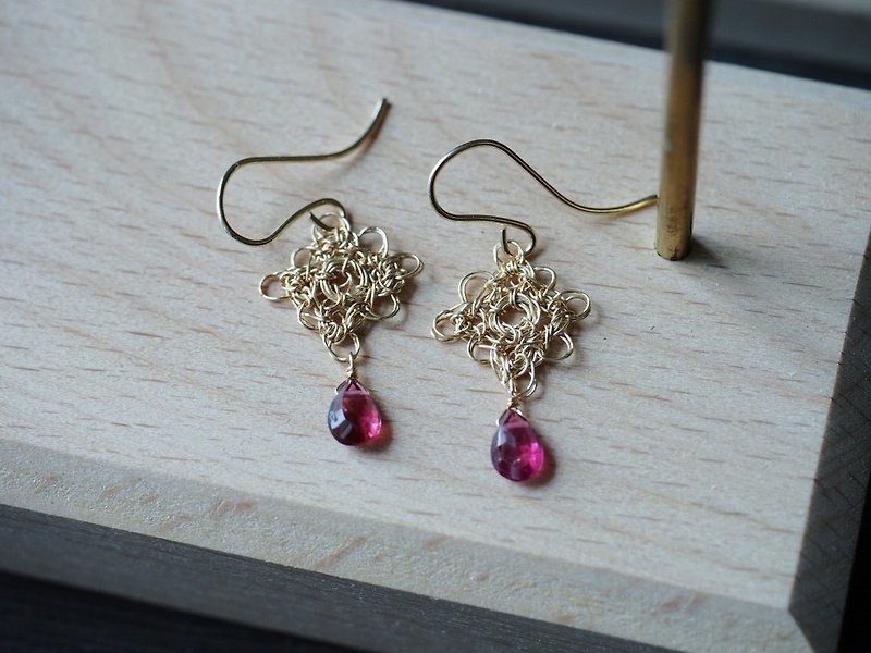 Natural tourmaline tourmaline hand-stitched earrings 14KGF Tourmaline earrings - Earrings & Clip-ons - Semi-Precious Stones Pink