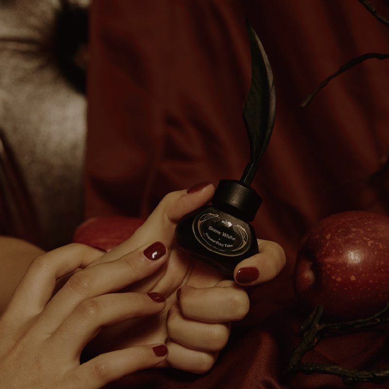 BG1725 白雪姫 ジェルネイル - 指甲油/指甲貼 - 其他材質 紅色