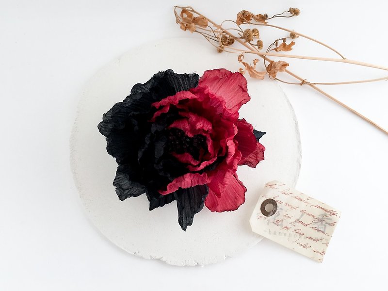 Corsage: two color peonyy (red × black) Peony of two color petals. - เข็มกลัด/ข้อมือดอกไม้ - ผ้าไหม สีแดง
