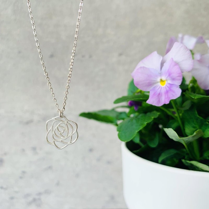 925 sterling silver/ beautiful as you• rose necklace - สร้อยคอทรง Collar - เงินแท้ สีเงิน