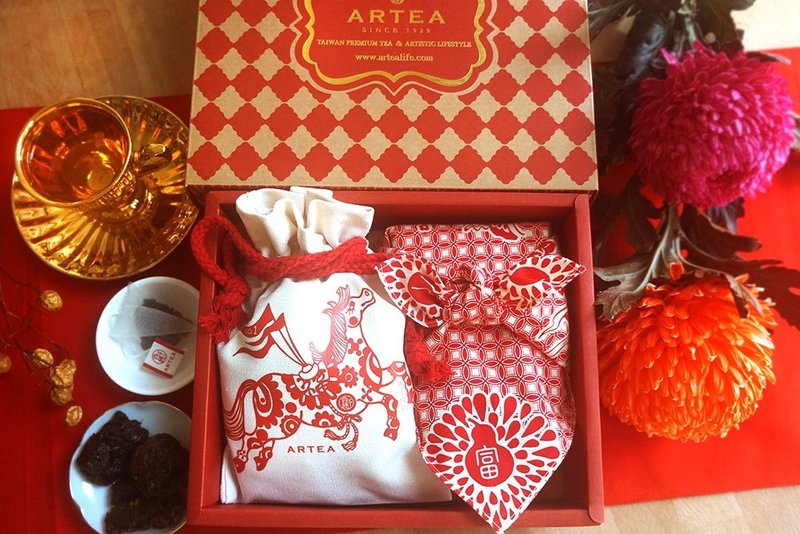 新年禮盒馬年【 馬上亨通 旺來富來】茶食禮盒(5款好茶+鳳梨果乾 - 茶葉/茶包/水果茶 - 棉．麻 紅色