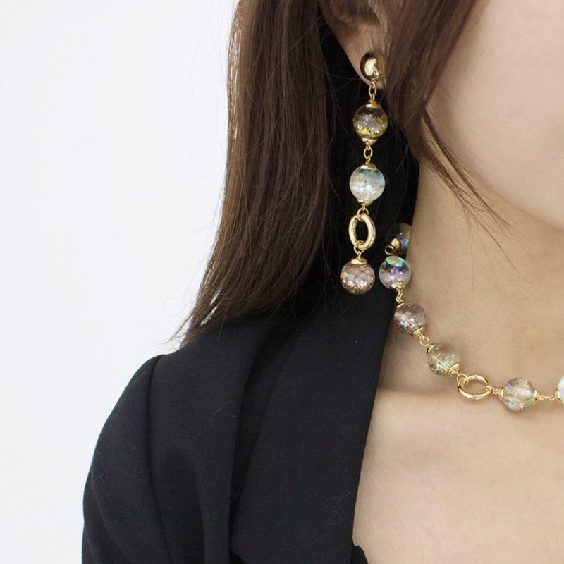 Glam Gold Snowball Earrings - 耳環/耳夾/耳骨夾 - 玻璃 