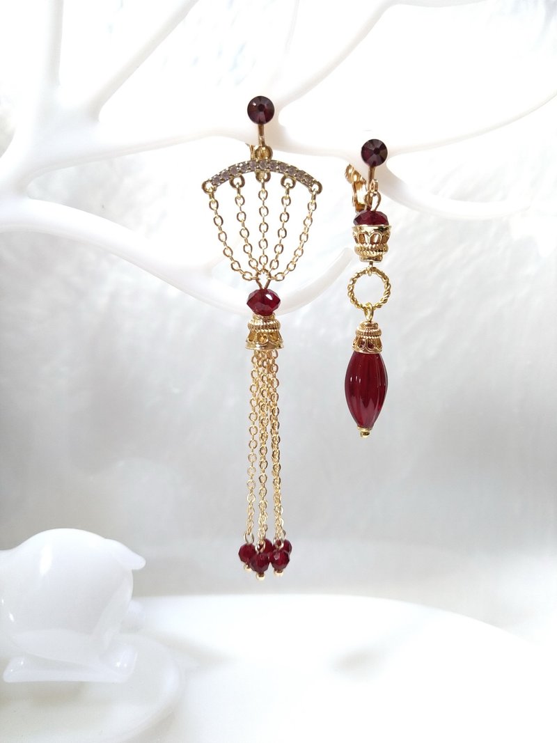 SWAROVSKI series [Countess] asymmetric clip earrings crystal tassel red only this one - Earrings & Clip-ons - Crystal Red